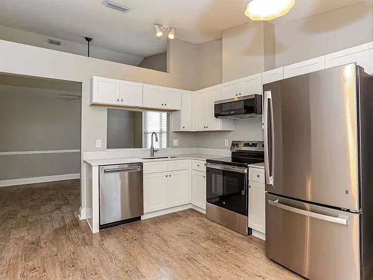 8779 Hammond Forest Dr — Photo 6