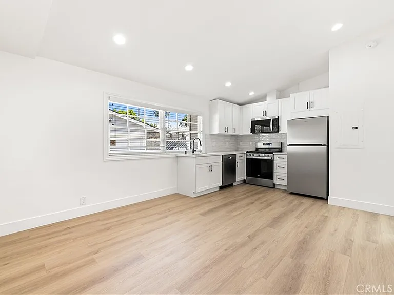 5227 Beckford Ave — Photo 13