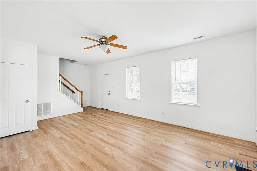 4 bed, 2.5 bath, 1424 sqft, $2,300 — Photo 4
