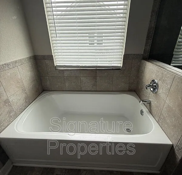 100 Sandalwood Ln — Photo 14