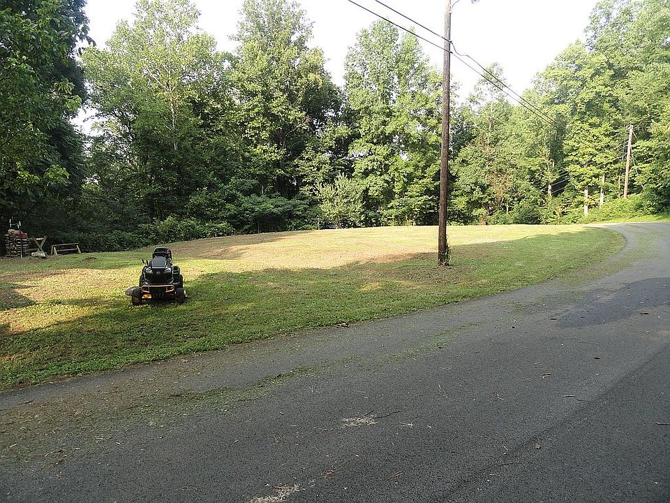 2nd image of 129 McNew Dr