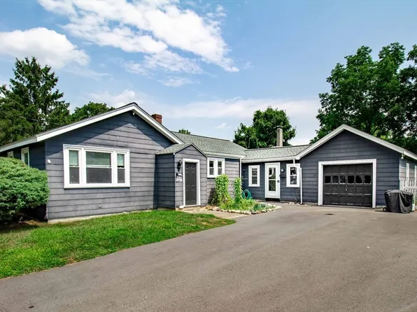 16 Pine St, Medway, MA 02053