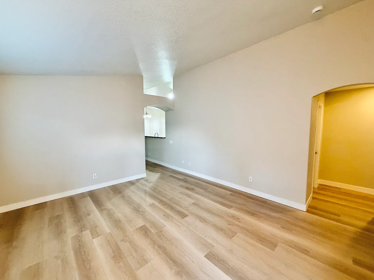 3 bed, 1436 sqft, $2,050 — Photo 2