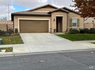 10406 Riata Ln, Bakersfield, CA 93306