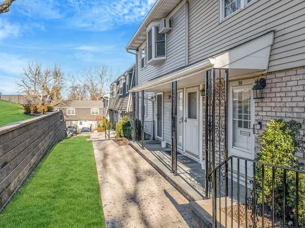 11 Harbour Lane #5a, Oyster Bay, NY 11771