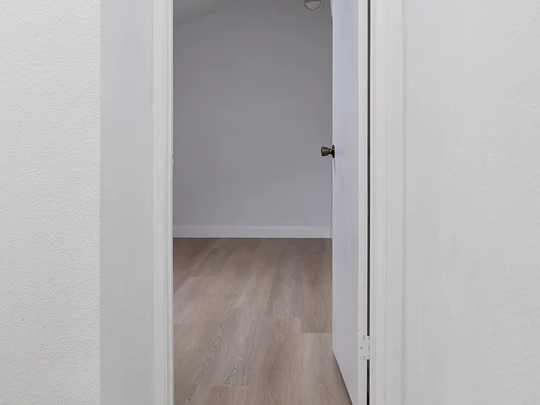 Left entrance to bedroom 2
