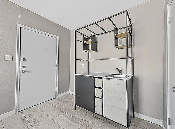 5th image of 1607 E Hattie St #1