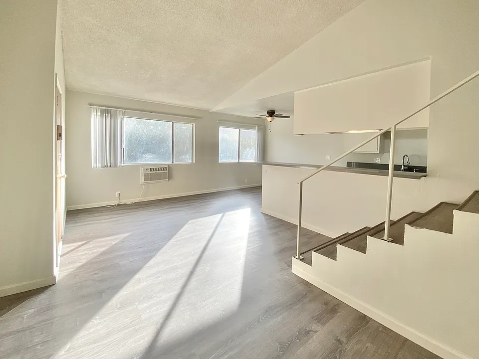 1425 N Los Robles Ave #12B