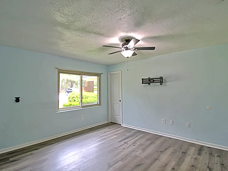 1062 Kelly Dr — Photo 24