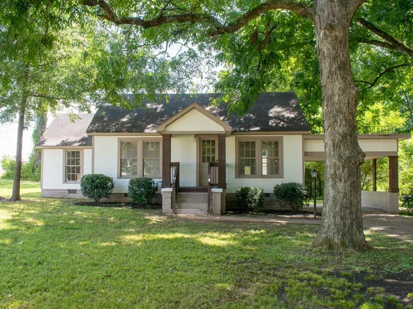 110 Lawndale Dr, Tupelo, MS 38801
