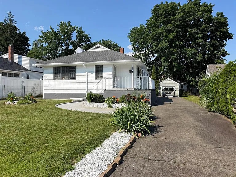 134 Albright Ave — Photo 2