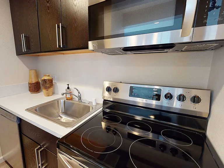 2115 N Garrett Ave — Photo 3