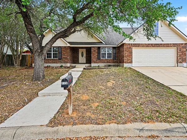 1114 Iris Crescent, Floresville, TX 78114