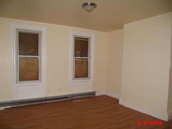 4th image of 17 Linden St