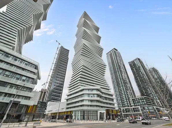 3900 Confederation Pkwy #1609, Mississauga, ON L5B 0K7