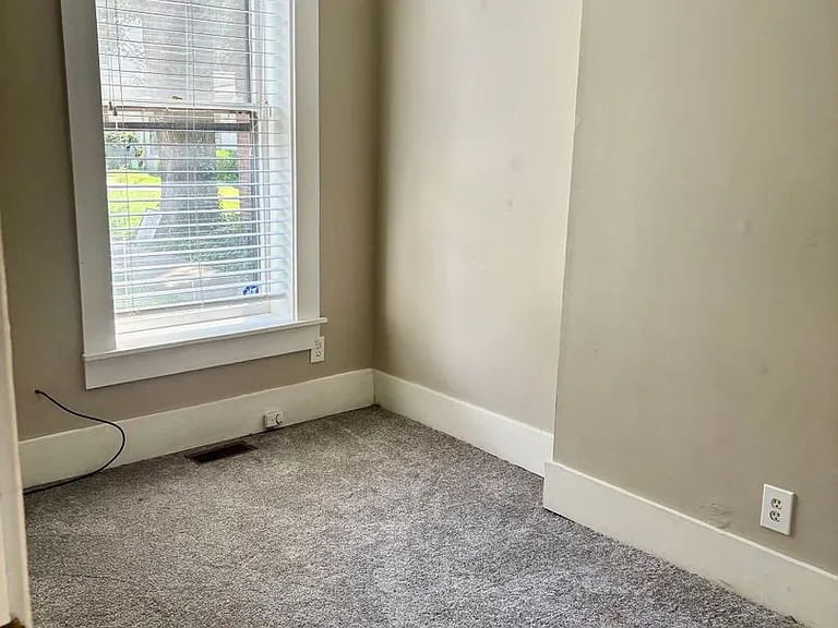 118 E Oak St — Photo 7