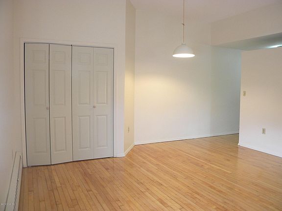 Open Floor Living/Dining Area w/Spacious Closet for Storage