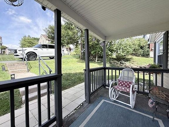 5th image of 312 Robinson Ave