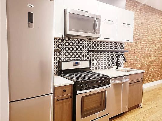 5th image of 363 Palmetto St APT 2R