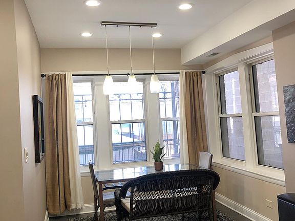 5th image of 909 N Damen Ave APT 2