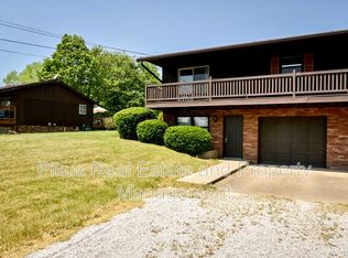 1019 Woodland St SW, Hartville, OH 44632