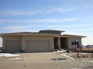 610 S Prairie Ave, Tea, SD 57064