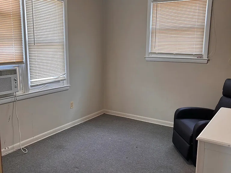 229 Townsend Ave — Photo 5