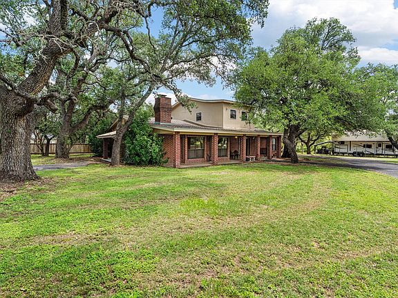 3rd image of 455 Robin Ln
