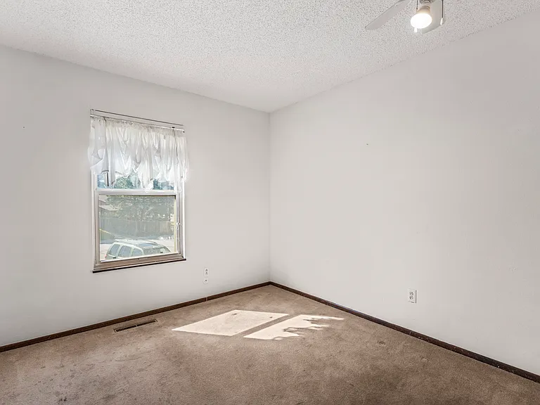 5916 Wolf Creek Pl — Photo 37