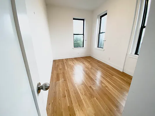 Rented by Papp Realty | media 10