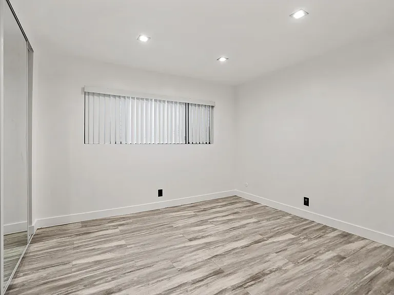 830 Bartlett St — Photo 46