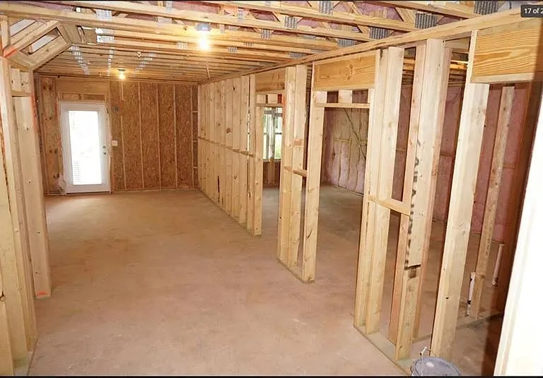 1366 Endicott Ct — Photo 15