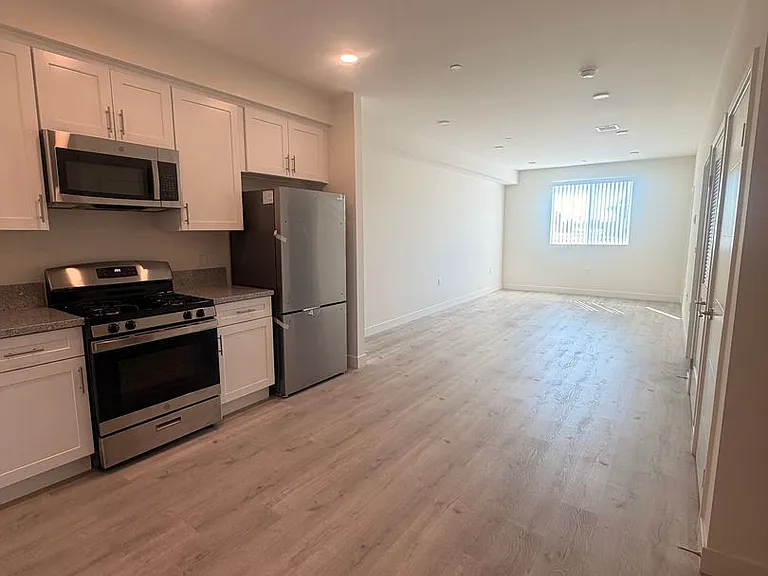 YaYa Glenoaks, LLC — Photo 17