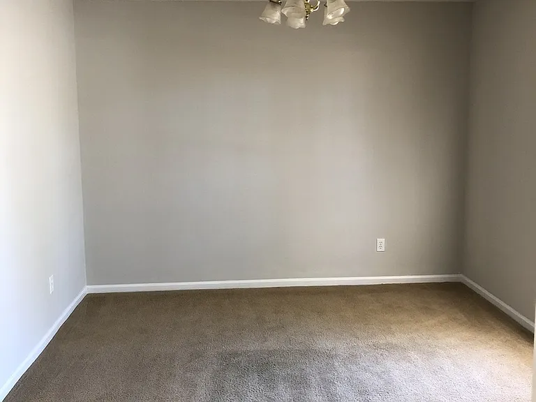 912 Granger Dr — Photo 3