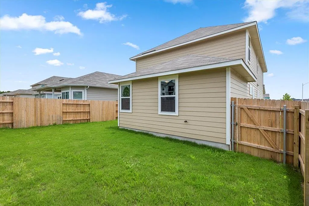 5 bed, 2595 sqft, $2,795 — Photo 4