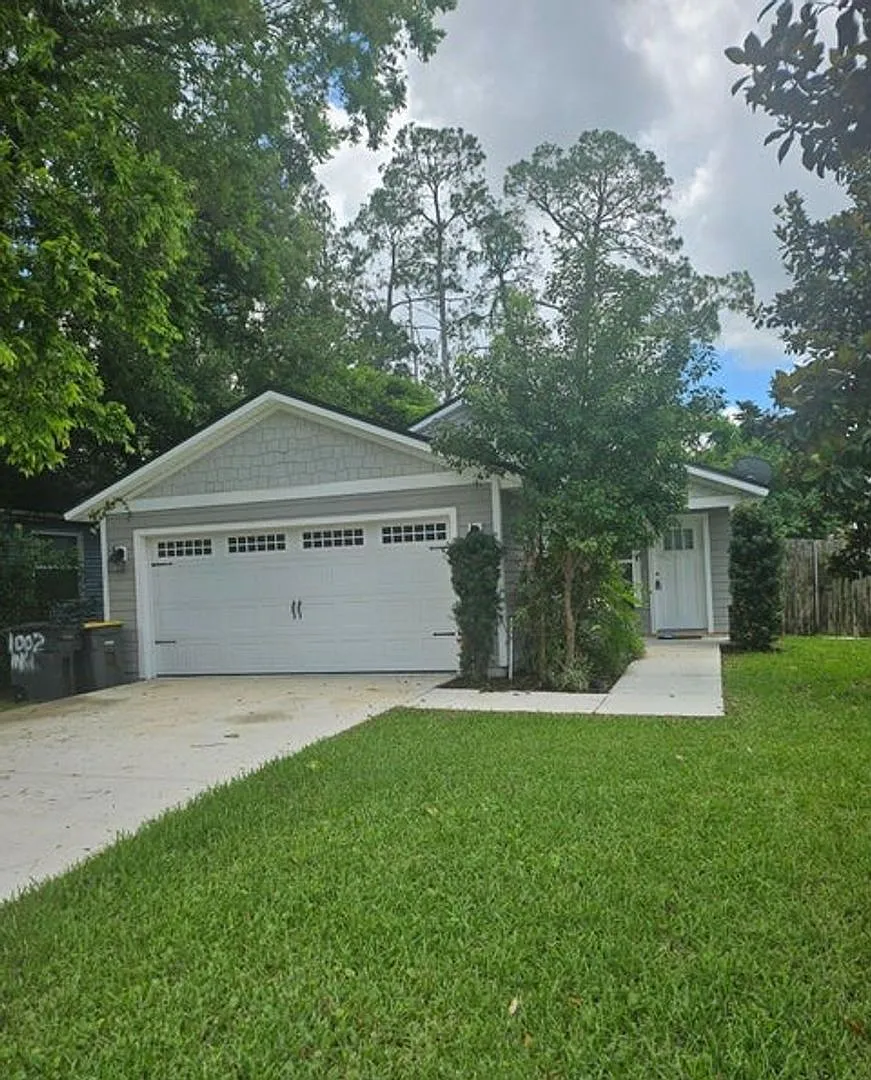 1002 Ingleside Ave — Photo 1