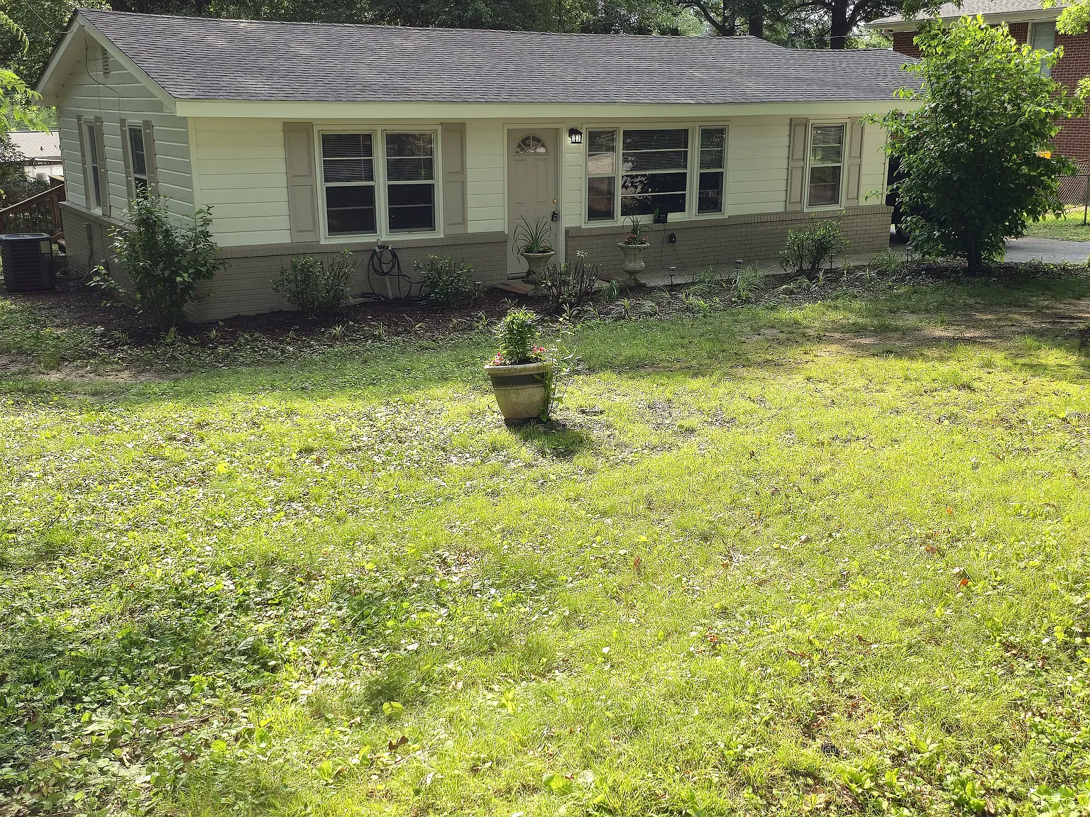 3 bed, 988 sqft, $1,900 — Photo 1