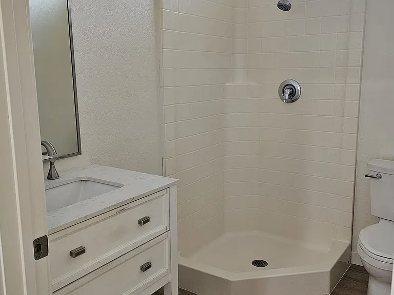 1936 Medina St #B — Photo 7