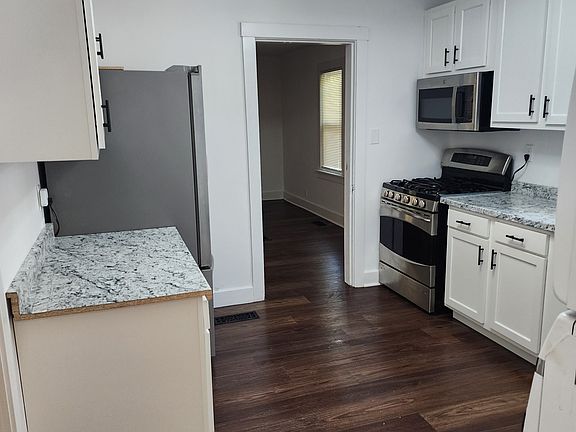 4th image of 704 Camden Ave