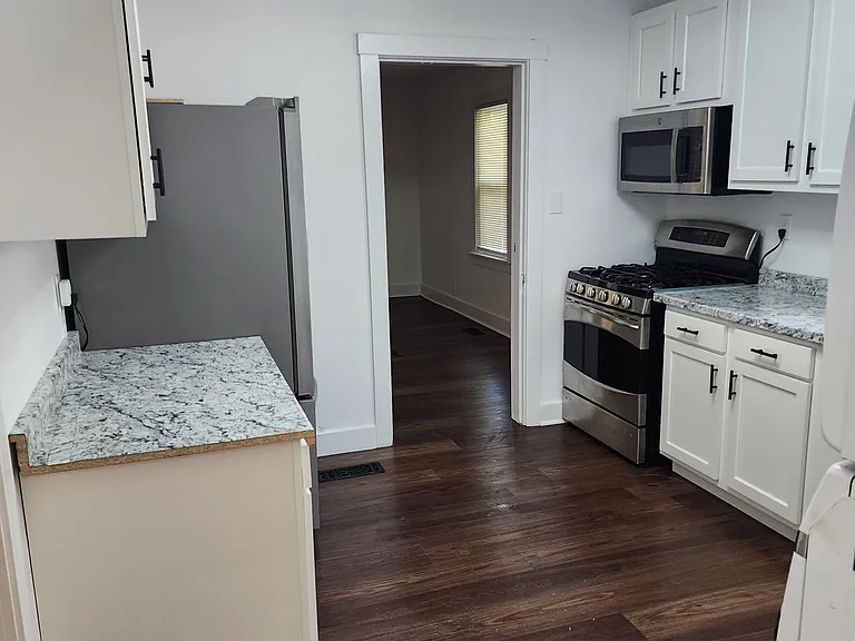 704 Camden Ave — Photo 4