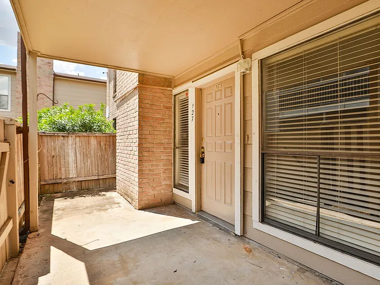2100 Wilcrest Dr #127 — Photo 33