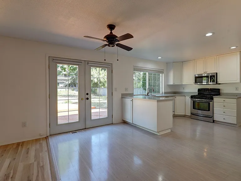 10028 NE 139th St — Photo 7