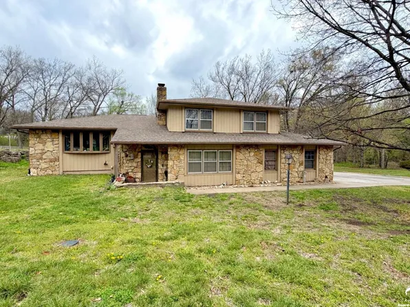 301 Rockfence Pl, Lawrence, KS 66049