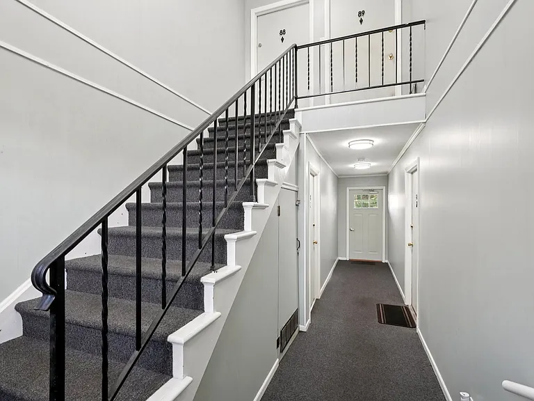 Charleston Square Apartments — Photo 20
