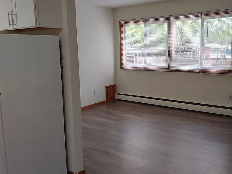 2420 Dupont Ave S — Photo 8