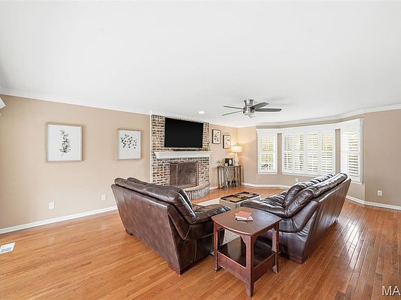 3rd image of 16754 Clayton Rd
