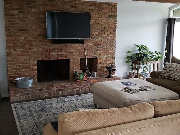 4th image of 3900 Lakeshore Dr