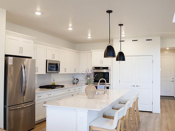 5th image of 151 Insight Ct