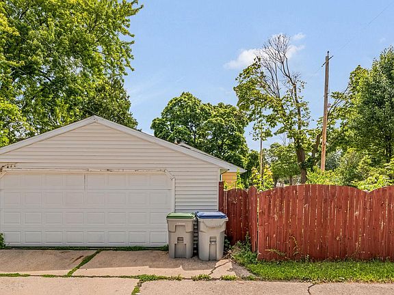 3rd image of 5903 N 79th STREET