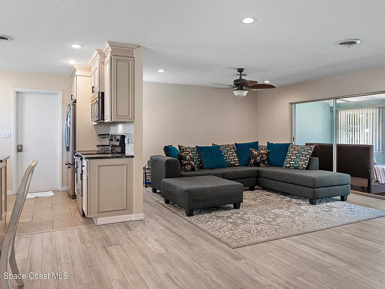 116 Royal Palm Ave — Photo 3